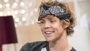 ashton irwin