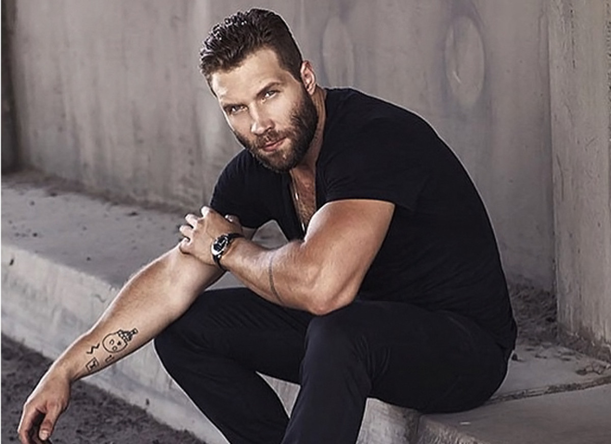 Lernen Sie Jai Courtney kennen, den Moderator der neuen Abenteuerserie ...