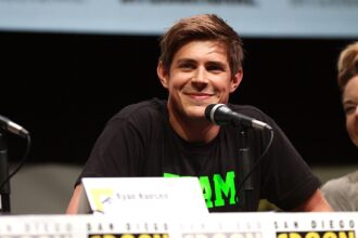 chris lowell